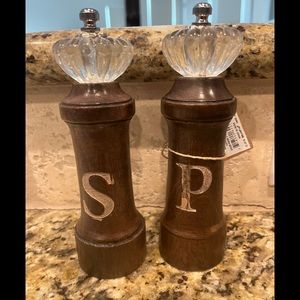 Mudpie salt & pepper shakers.